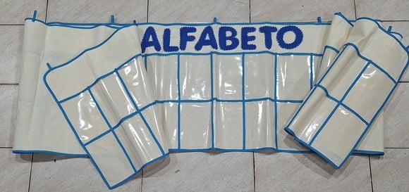 Alfabeto - Painel Interativo Linear com Bolsos Duplos