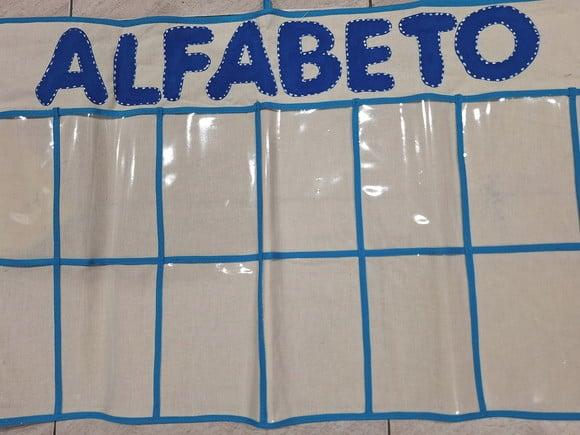 Alfabeto - Painel Interativo Linear com Bolsos Duplos