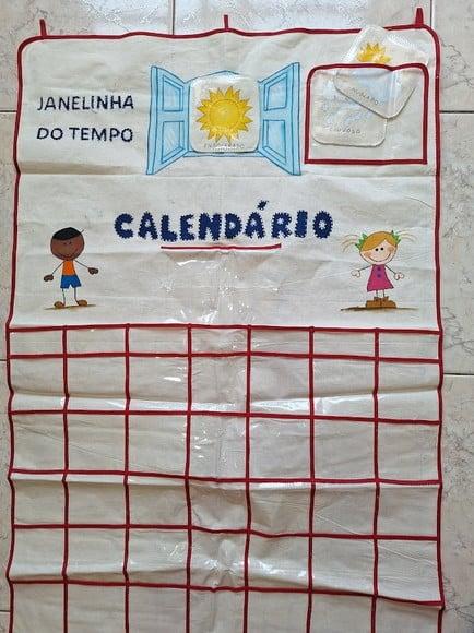 Calendário Permanente, em tecido, com Janelinha do Tempo