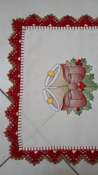 Caminho de Mesa Acabamento em Crochê Natal - 150cm x 49cm