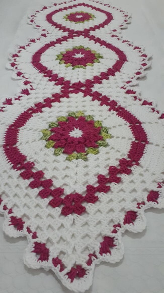 Caminho de Mesa de Crochê Aura