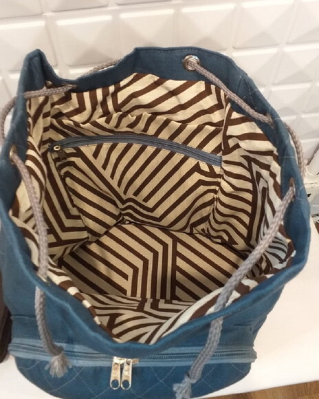 Mochila em lona com matelassê