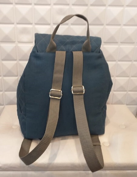Mochila em lona com matelassê