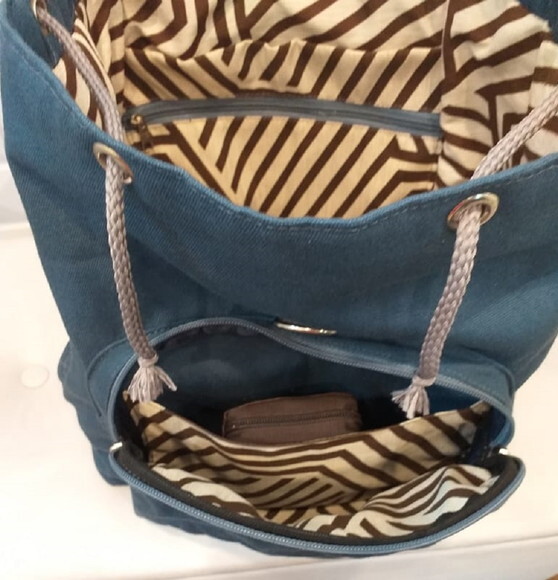 Mochila em lona com matelassê