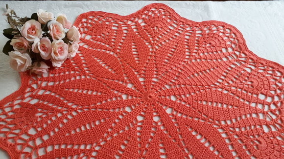 Toalha Centro de Mesa de Crochê - 63 cm