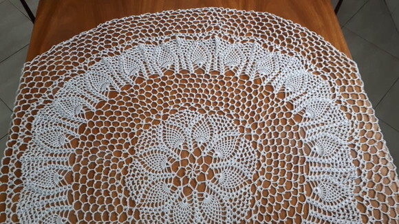 Toalha de Mesa Redonda de Crochê - 110 cm Diâmetro