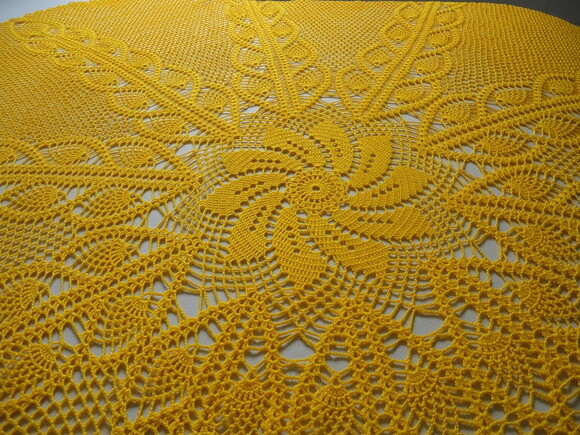Toalha de Mesa Redonda em Crochê