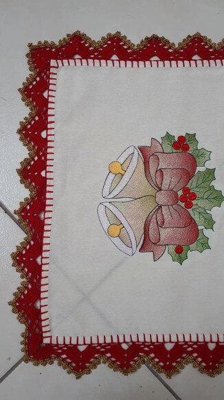 Caminho de Mesa Acabamento em Crochê Natal - 150cm x 49cm