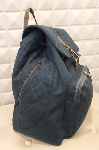 Mochila em lona com matelassê