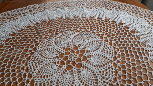 Toalha de Mesa Redonda de Crochê - 110 cm Diâmetro