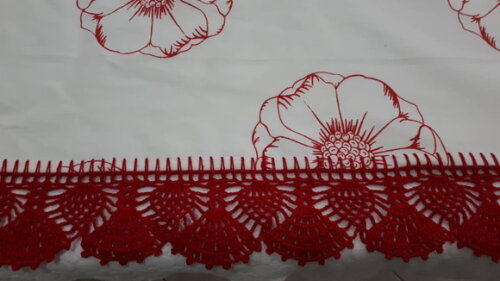 Toalha Quadrada com Acabamento em Crochê