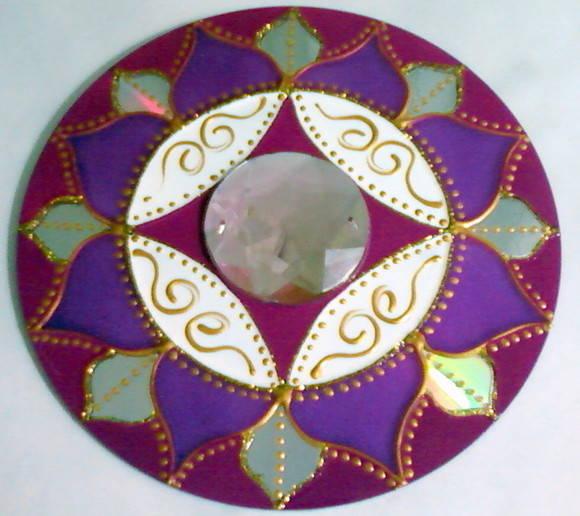 Mandala Branca e Violeta em Cd Reciclado