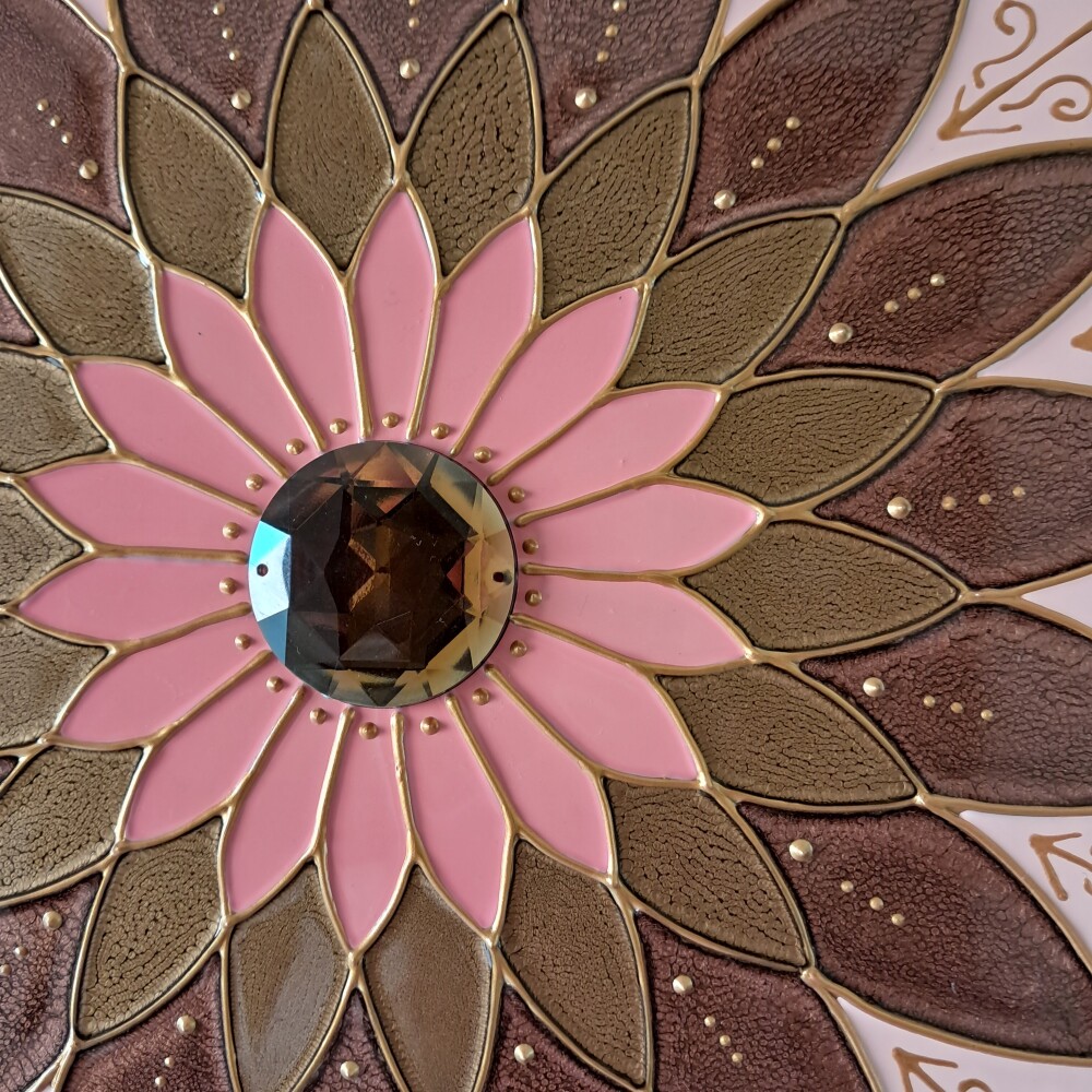 Mandala Vitral Decorativa de parede 50cm marrom cobre e rosê