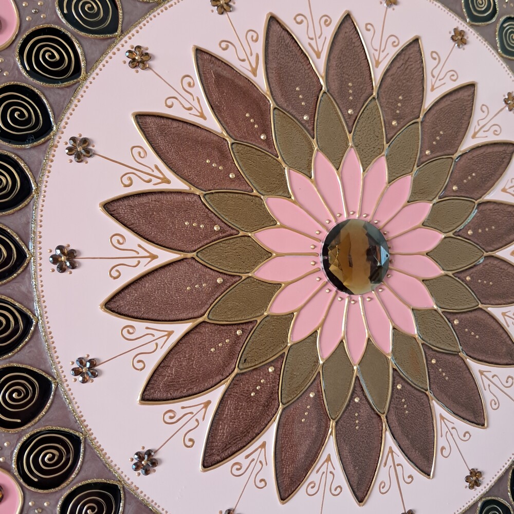 Mandala Vitral Decorativa de parede 50cm marrom cobre e rosê