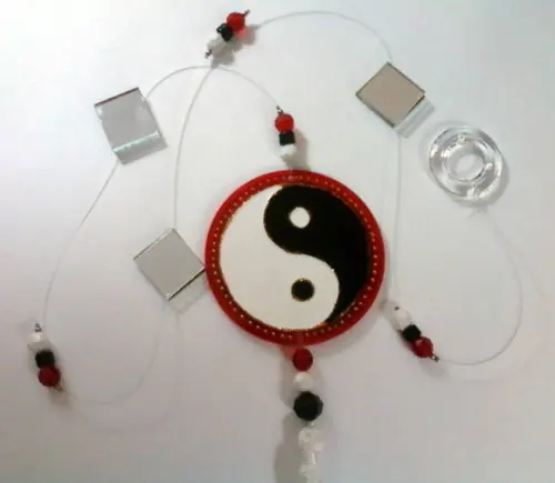 Fio de Luz Yin Yang com Borda Vermelha