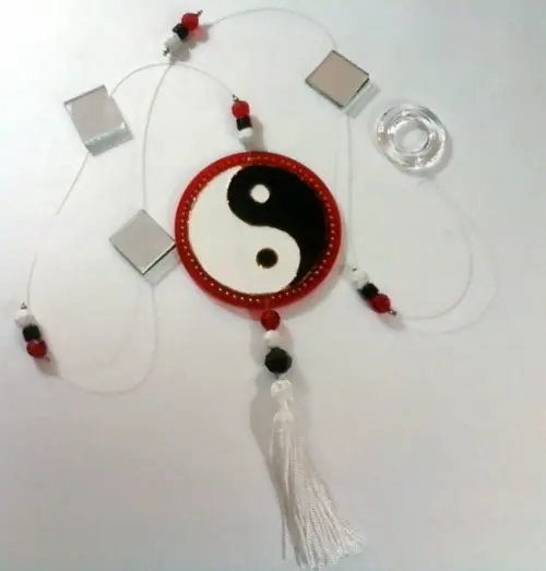 Fio de Luz Yin Yang com Borda Vermelha