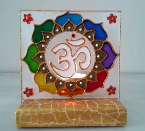 Luminária Vitral Om com Uso de Vela
