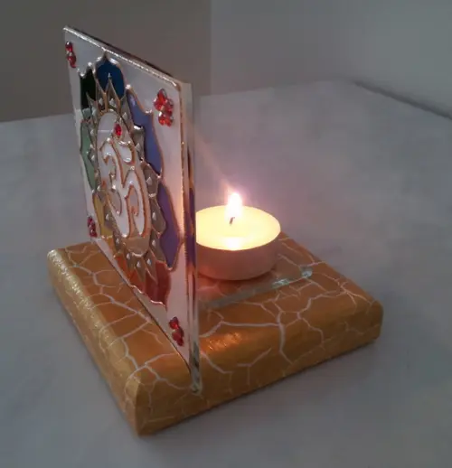 Luminária Vitral Om com Uso de Vela