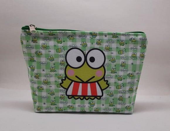 Bolsinha Nécessaire Hello Kity ( Sapo Keroppi)