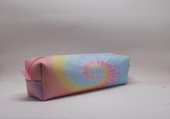 Estojo Personalizado Tema Tie Dye