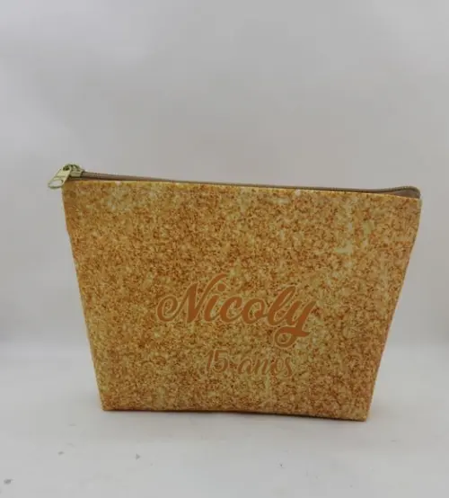 Nécessaire 15 Anos Dourado