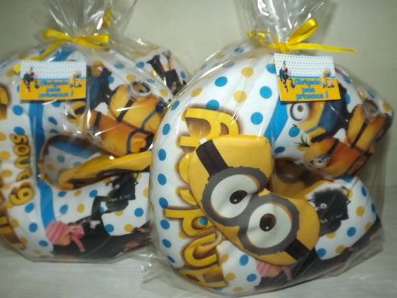 Almofada de Pescoço e Tapa Olho Minions