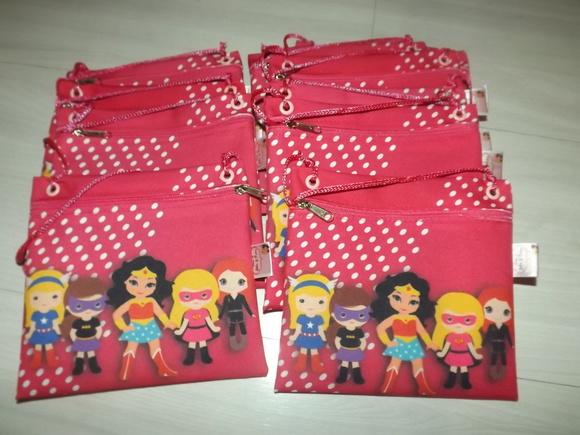 Bolsinha Heroínas Cute Tira colo