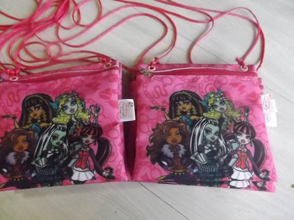 Bolsinha Monster High Tira colo