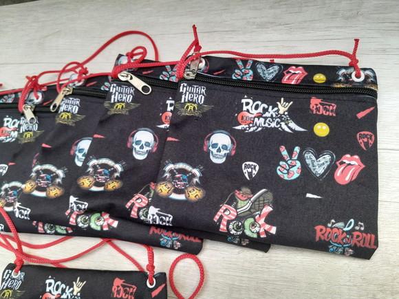 Bolsinha Rock Tira Colo