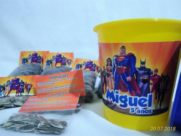Kit Jardinagem Liga da Justiça