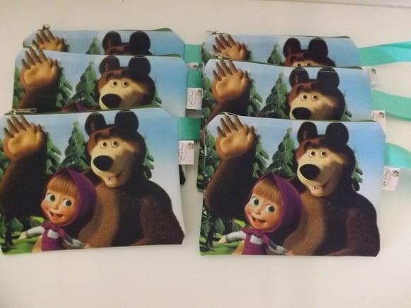 Necessarie A menina e o Urso