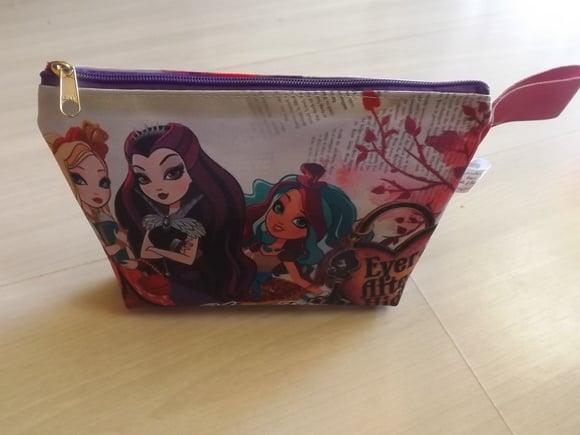 Necessarie Personalizada Ever After High