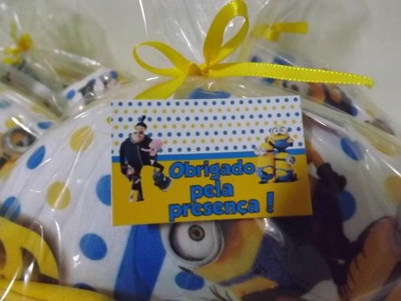Almofada de Pescoço e Tapa Olho Minions