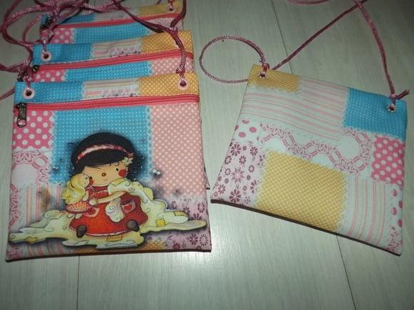 Bolsinha Boneca Patchwork Tira colo