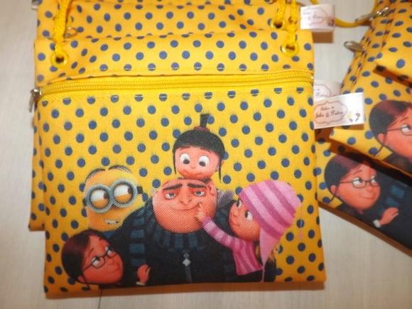 Bolsinha Minions Tira colo