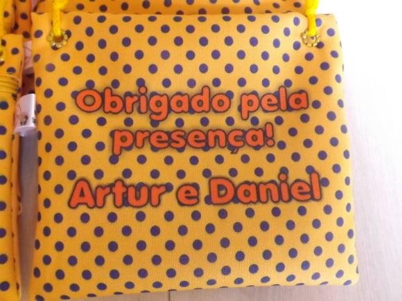 Bolsinha Minions Tira colo