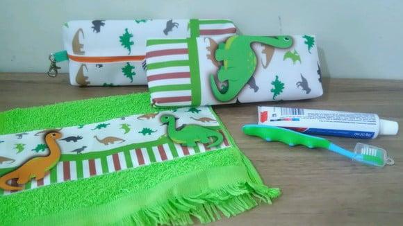 Kit Higiene estojo Dinossauro