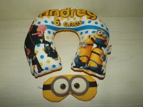Almofada de Pescoço e Tapa Olho Minions