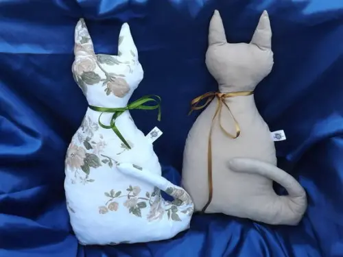 Almofada em formato de gato