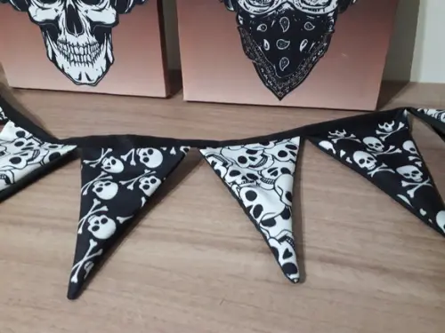 Bandeirola Personalizada Caveira