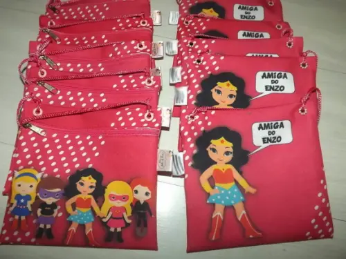 Bolsinha Heroínas Cute Tira colo