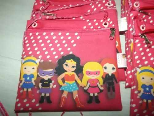 Bolsinha Heroínas Cute Tira colo