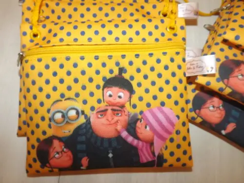 Bolsinha Minions Tira colo