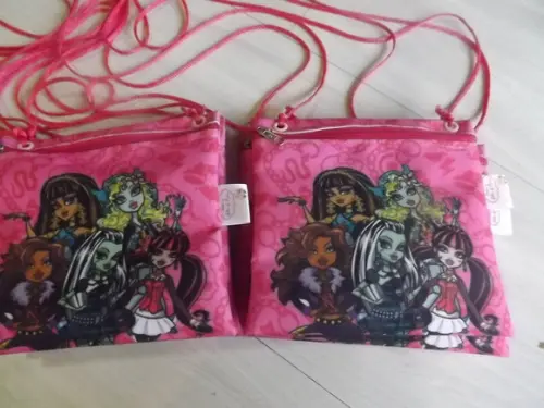 Bolsinha Monster High Tira colo