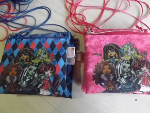 Bolsinha Monster High Tira colo