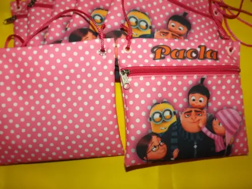 Bolsinha Minions Tira colo