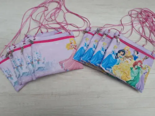 Bolsinha Princesas Tira Colo
