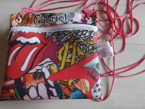 Bolsinha Rock Tira colo