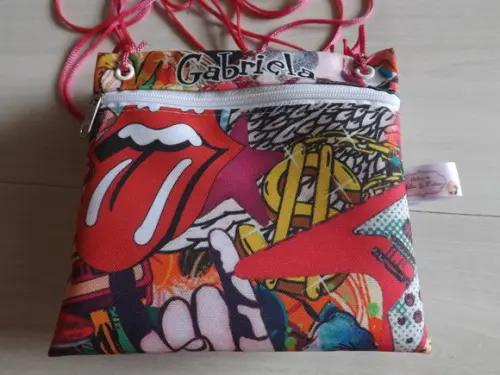 Bolsinha Rock Tira colo