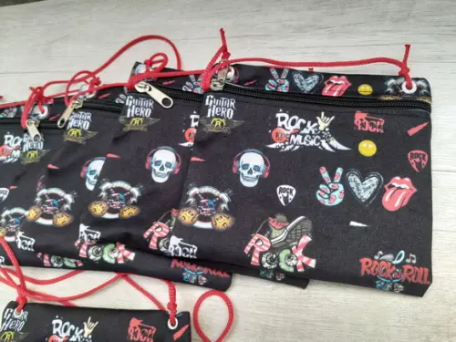 Bolsinha Rock Tira Colo
